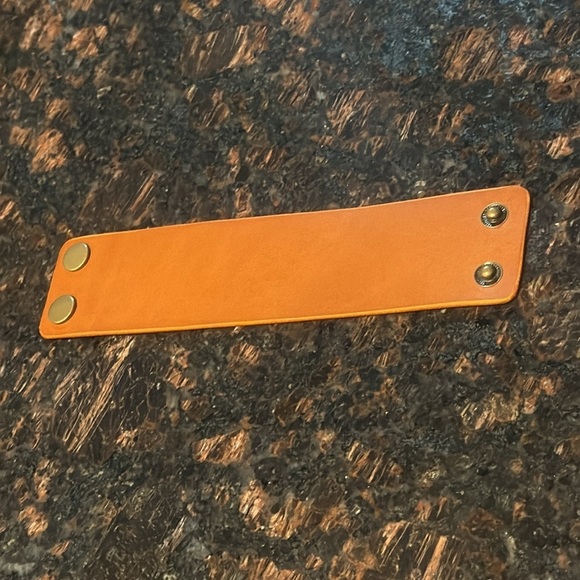 Vegan Tan Handmade Leather Bracelet with Gold Hardware - Picture 4 of 8